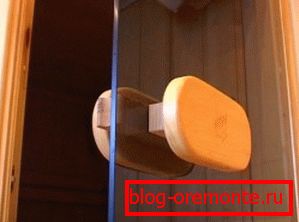 Montaż akcesoriów w szklanych drzwiach Montaż akcesoriów w szklanych drzwiach