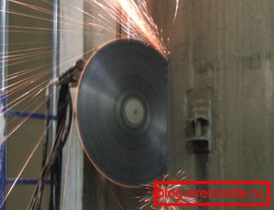 Cięcie betonu zbrojonego kręgami diamentowymi jest dostępne nawet wtedy, gdy stosowane są dodatki modyfikujące.