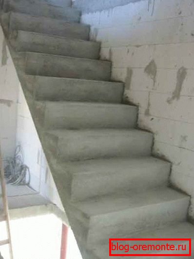 Improwizowana konstrukcja żelbetonu żeliwnego Improwizowana konstrukcja żelbetonu żeliwnego