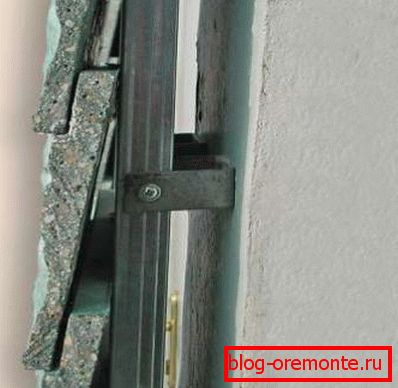 Mocowanie paneli do pionowego profilu metalowego Mocowanie paneli do pionowego profilu metalowego