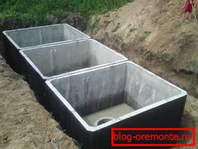 Budowa trójkomorowego betonowego szamba. Budowa trójkomorowego betonowego szamba.