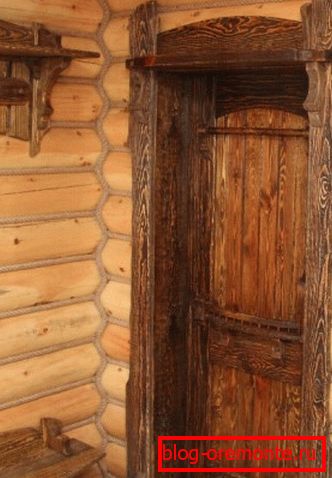 Stare drzwi sosnowe wyglądają bardzo efektownie Stare drzwi sosnowe wyglądają bardzo efektownie