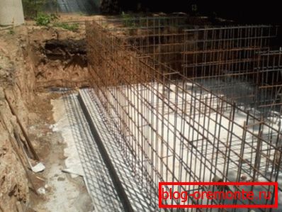 Stalowa rama przyszłej ściany betonowej Stalowa rama przyszłej ściany betonowej