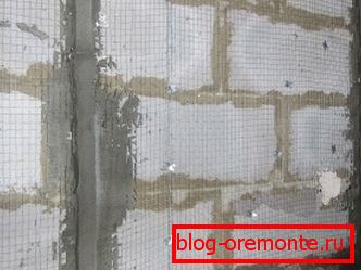 Ściana z sieciami i latarniami morskimi. Ściana z sieciami i latarniami morskimi.