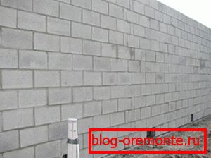Ściany z bloków piankowych. Zdjęcie