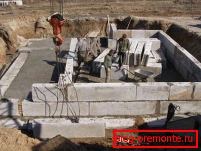 Budowa fundamentu z płyt betonowych Budowa fundamentu z płyt betonowych