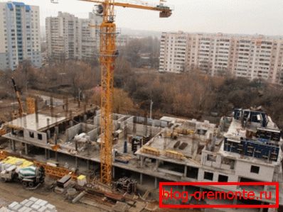 Budowa obiektu przy użyciu konstrukcji betonowych w celu oddzielenia podłóg Budowa obiektu przy użyciu konstrukcji betonowych w celu oddzielenia podłóg