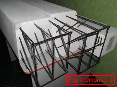 Istnieją oddzielne segmenty konstrukcji z betonu komórkowego, które można utworzyć na ramie wykonanej ze wzmocnień w celu zwiększenia wytrzymałości. Istnieją oddzielne segmenty konstrukcji z betonu komórkowego, które można utworzyć na ramie wykonanej ze wzmocnień w celu zwiększenia wytrzymałości.