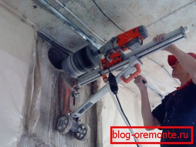 Wiercenie otworów w żelbecie za pomocą specjalnego narzędzia Wiercenie otworów w żelbecie za pomocą specjalnego narzędzia