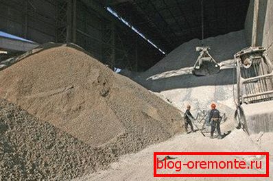 Surowce do przygotowania roztworów betonowych są przygotowywane i przechowywane w specjalnych magazynach. Surowce do przygotowania roztworów betonowych są przygotowywane i przechowywane w specjalnych magazynach.