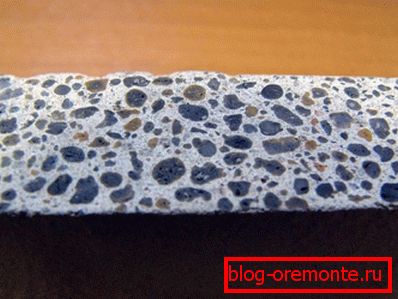 Wygląda jak beton w rozcięciu. A jak jest to wskazane na rysunkach?
