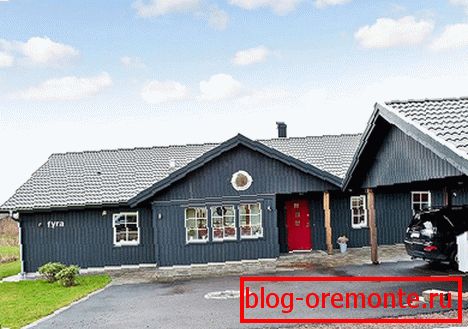 Granatowe wykończenie