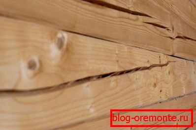 Pęknięcia na pasku naturalnej wilgoci Pęknięcia na pasku naturalnej wilgoci