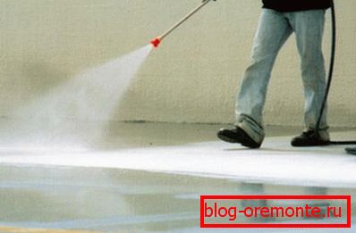 Dbanie o świeży beton w pierwszej kolejności polega na ciągłym nawilżaniu powierzchni i zapobieganiu jej wysychaniu. Dbanie o świeży beton w pierwszej kolejności polega na ciągłym nawilżaniu powierzchni i zapobieganiu jej wysychaniu.