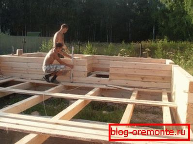 Układanie domu z bali Układanie domu z bali