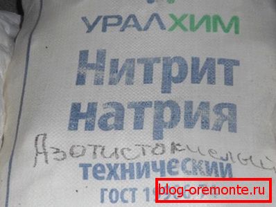 Opakowanie z azotynem sodu. Opakowanie z azotynem sodu.