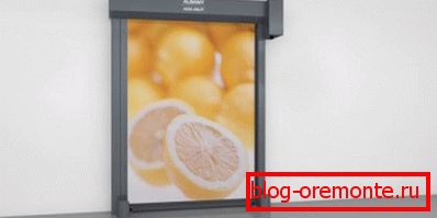 Sterowanie bramami rolowanymi z napędem elektrycznym odbywa się za pomocą pilota zdalnego sterowania Sterowanie bramami rolowanymi z napędem elektrycznym odbywa się za pomocą pilota zdalnego sterowania