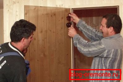 Montaż drzwi skrzydłowych Montaż drzwi skrzydłowych