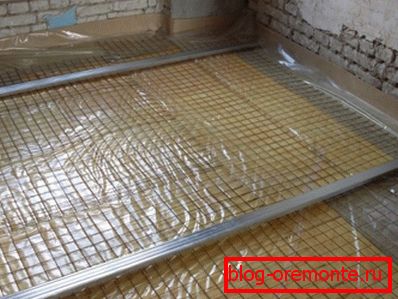 Urządzenie posadzki betonowej i jastrychu zawiera zbrojenie Urządzenie posadzki betonowej i jastrychu zawiera zbrojenie