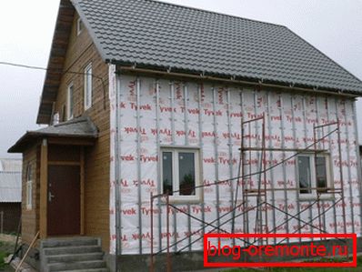 Izolacja powinna być zewnętrzna, a przepuszczalność pary nie jest gorsza od ścian. Izolacja powinna być zewnętrzna, a przepuszczalność pary nie jest gorsza od ścian.