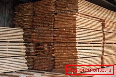 W niektórych regionach kraju produkcja drewna jest znacznie lepsza niż produkcja bloków z różnych mieszanek zawierających cement. W niektórych regionach kraju produkcja drewna jest znacznie lepsza niż produkcja bloków z różnych mieszanek zawierających cement.