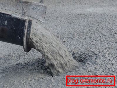 Ciężki beton wykorzystywany jest do produkcji elementu budowlanego. Ciężki beton wykorzystywany jest do produkcji elementu budowlanego.