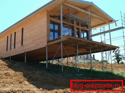 Podstawa śruby może być zbudowana na trudnym reliefie bez wstępnego przygotowania. Podstawa śruby może być zbudowana na trudnym reliefie bez wstępnego przygotowania.