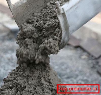 Rozładunek betonu. Rozładunek betonu.
