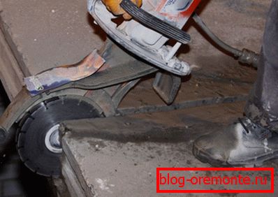 Cięcie otworów w betonie za pomocą koła diamentowego Cięcie otworów w betonie za pomocą koła diamentowego