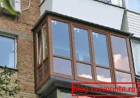 Szklany balkon