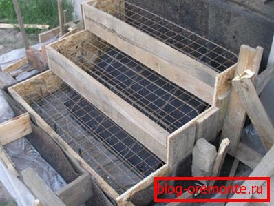 Pokazano tutaj wewnętrzną strukturę ganku z betonu Pokazano tutaj wewnętrzną strukturę ganku z betonu